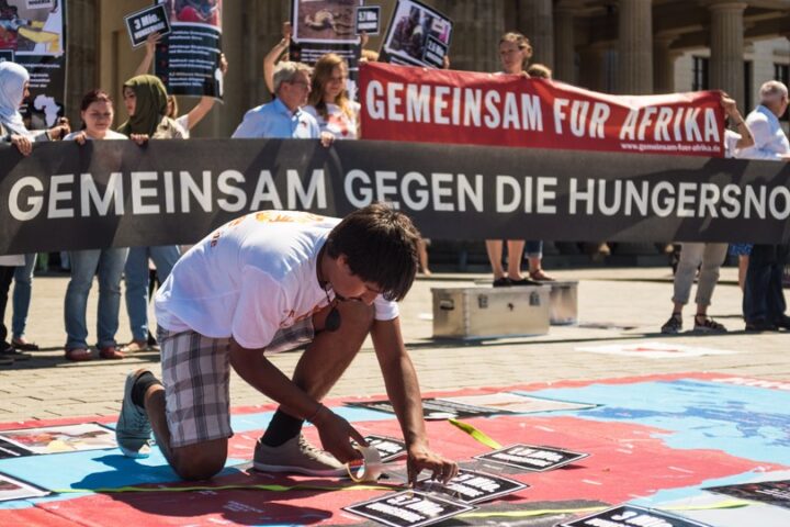 Unsere Straßenaktion 2017 am Brandenburger Tor._©GEMEINSAM MIT AFRIKA/Jonas Walter