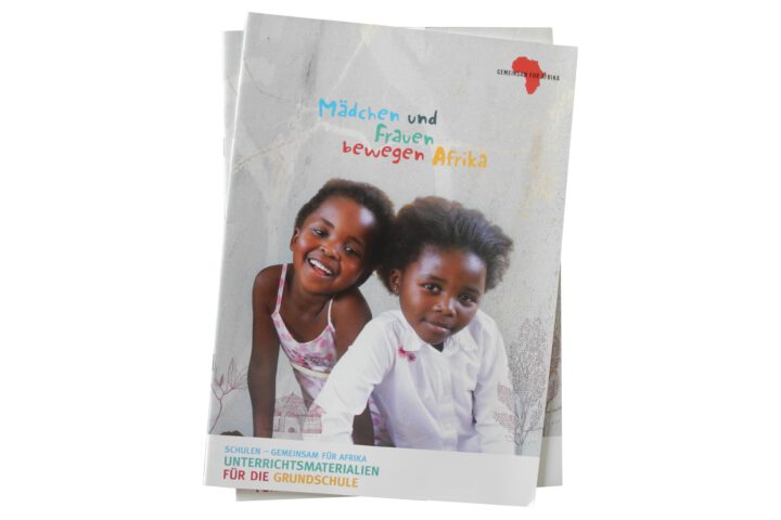 GS Maedchen und Frauen bewegen Afrika © GEMEINSAM MIT AFRIKA