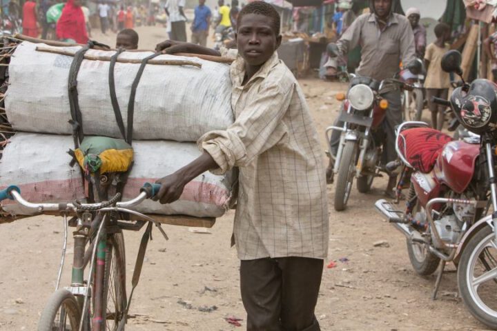 Kenia: Strassenszene im Flüchtlingslager Kakuma