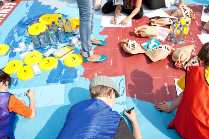 Straßenaktion 2014 „Wer hat was? – Afrika-Europa-Verteilungsspiel“_©GEMEINSAM MIT AFRIKA