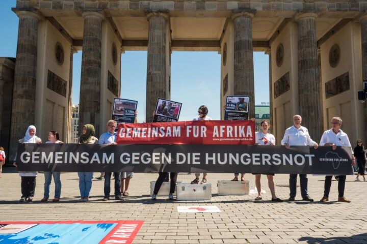 Pressefoto Mahnwache Gemeinsam mit Afrika