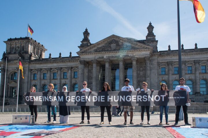 Straßenaktion gegen die Hungersnot_©GEMEINSAM MIT AFRIKAJonas-Walter