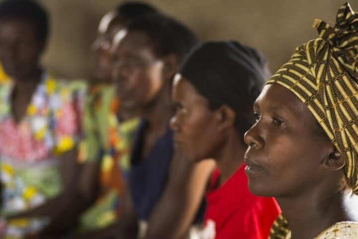 Eine Frauengruppe in Ruanda_©Kindernothilfe/Jakob Studnar