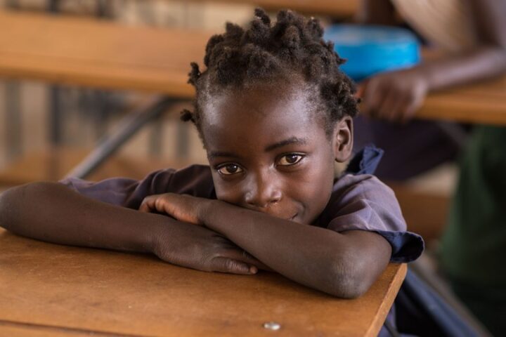 Ein Mädchen in der Schule _©Gemeinsam mit Afrika
