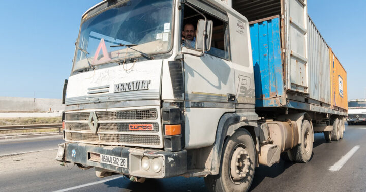 Ein LKW auf den Straßen Algeriens.