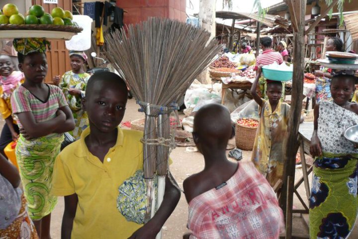 Mädchen auf dem Markt