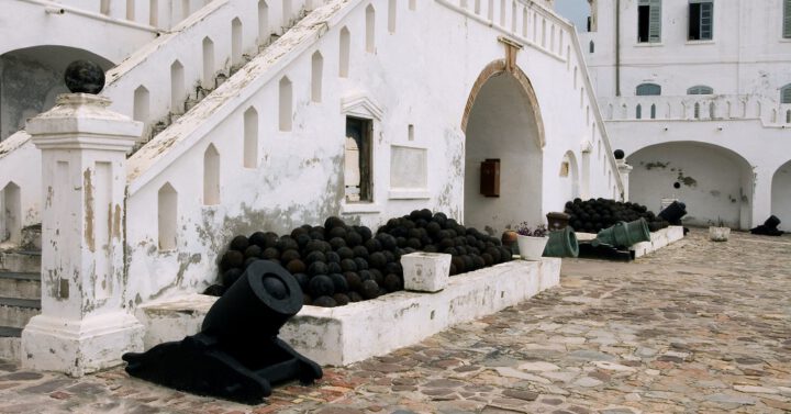 Elmina Castle aus dem 15. Jahrhundert, Erinnerung an die europäische Kolonialherrschaft in Ghana