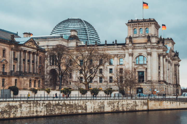 Bundestag beschließt Etat für EZ und HH