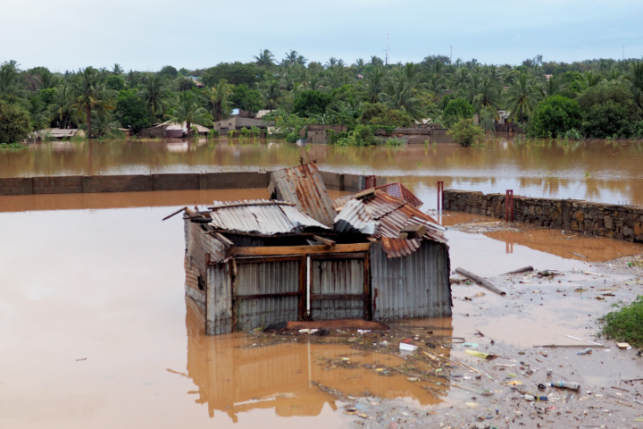 Überschwemmungen und Wasser-Stress_©fivepointsix