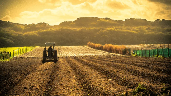 Uber für Traktoren (Bild © Canva)