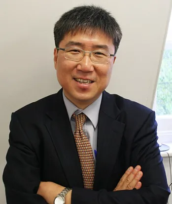https://commons.wikimedia.org/wiki/File:Ha-Joon_Chang_profile.jpg 
