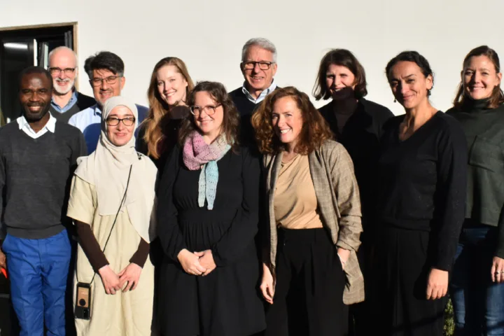 Gruppenfoto der Vertreter*innen der Mitgliedsorganisationen, des Vorstands & Koordinationsteams von Gemeinsam mit Afrika - Mitgliederversammlung 2024