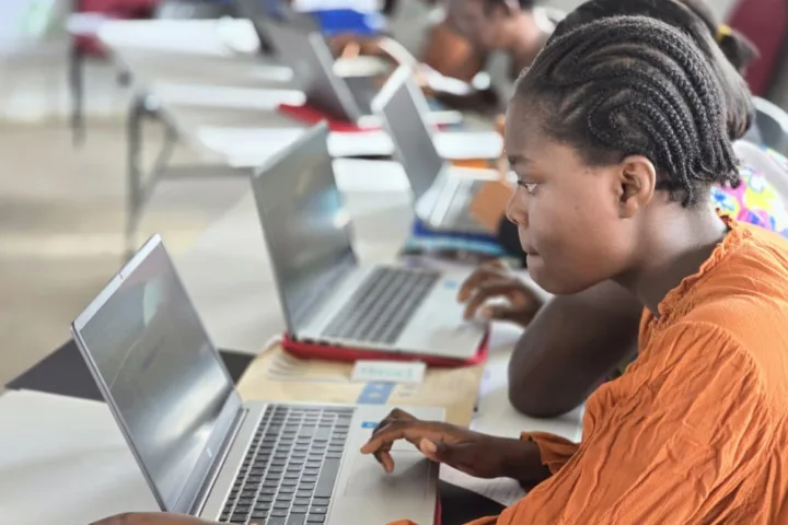 Kinderhilfswerk GLOBAL CARE in Simbabwe: Einstiegschancen in den Arbeitsmarkt für vulnerable Mädchen und junge Frauen