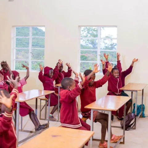 Kinderhilfswerk GLOBAL CARE in Simbabwe: Verbesserung der Bildung durch den Bau von Schulen