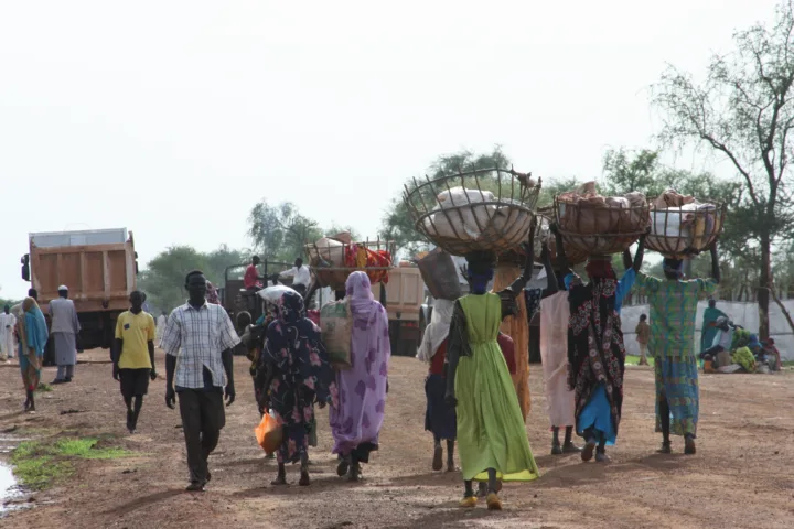 People walking through Jamam camp in Maban County Upper Nile © EU/ECHO/Malini Morzaria
